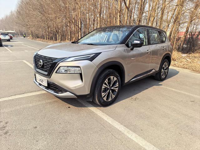 Nissan X-Trail 2023, 1.5 л турбо, электропривод, полный, пробег 30 000 км — авто из Китая с пробегом
