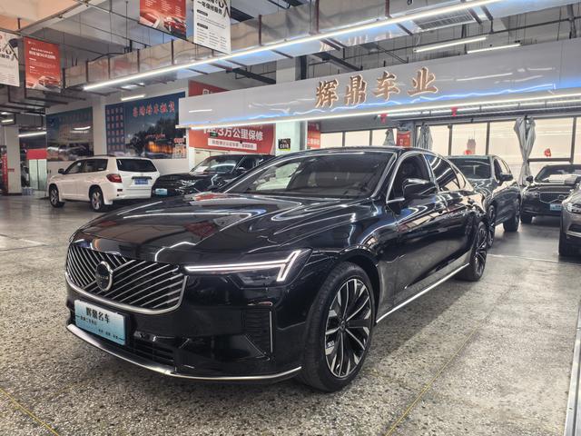 Volvo S90 2026, 2 л турбо, автомат, передний, пробег 10 000 км — авто из Китая с пробегом