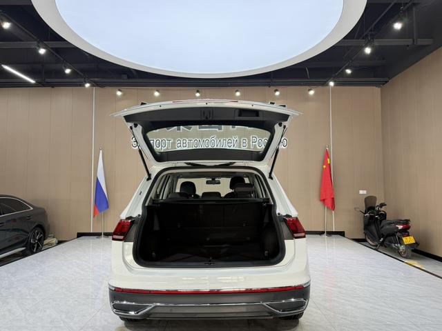 Volkswagen Tiguan 2023, фото 15