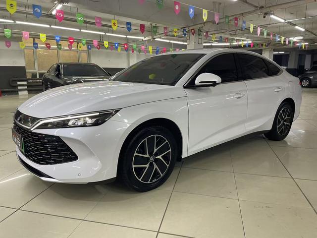 BYD Qin L DM 2024, 1.5 л, вариатор (CVT), передний, пробег 18 000 км — авто из Китая с пробегом