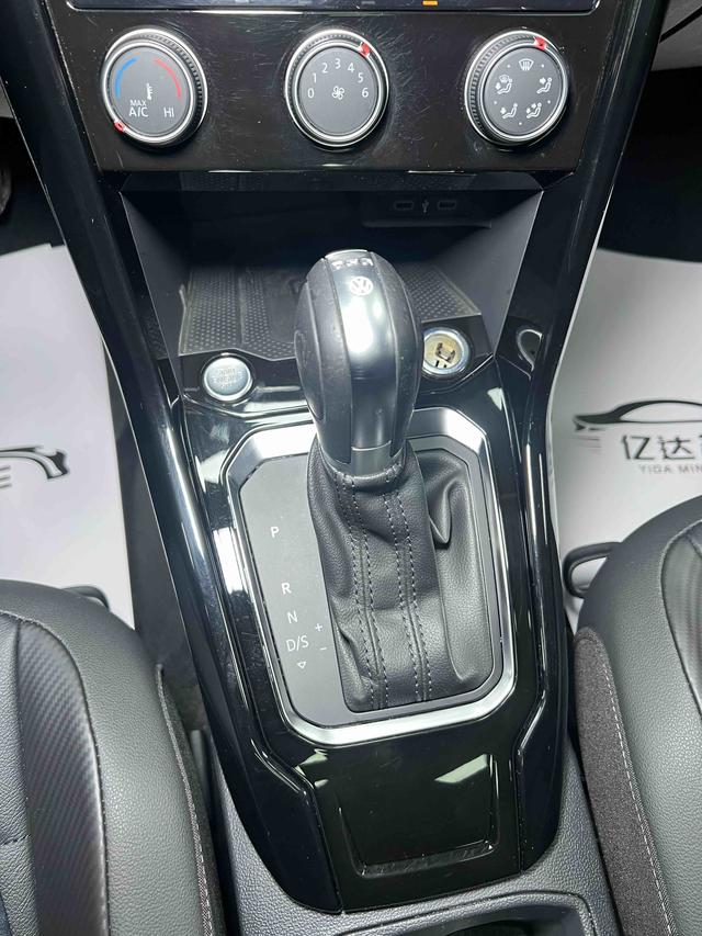 Volkswagen T-Roc 2021, фото 17
