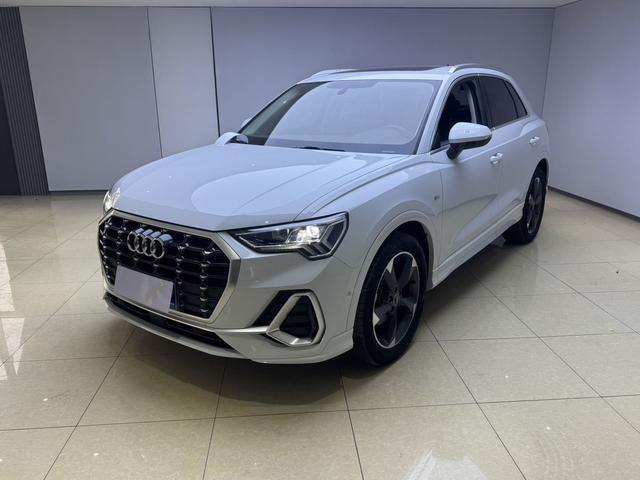 Audi Q3 2022, 1.4 л турбо, робот (DCT), передний, пробег 18 000 км — авто из Китая с пробегом