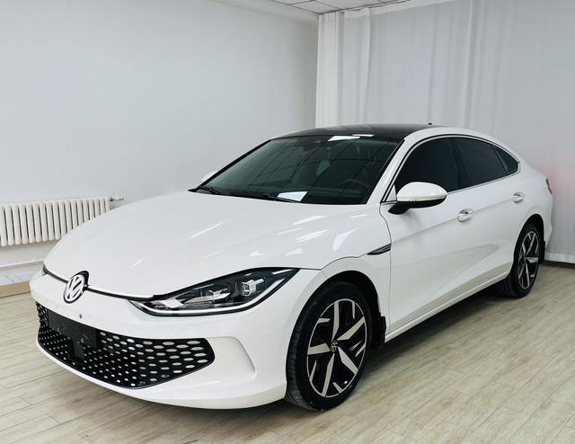 Volkswagen Lingdu 2023, 1.4 л турбо, робот (DCT), передний, пробег 37 000 км — авто из Китая с пробегом
