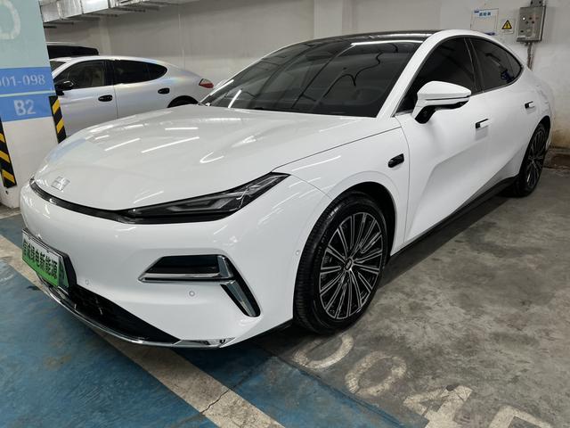 Geely Galaxy Star 8 2025, 1.5 л, 1-ст. DHT (гибридный), передний, пробег 20 000 км — авто из Китая с пробегом