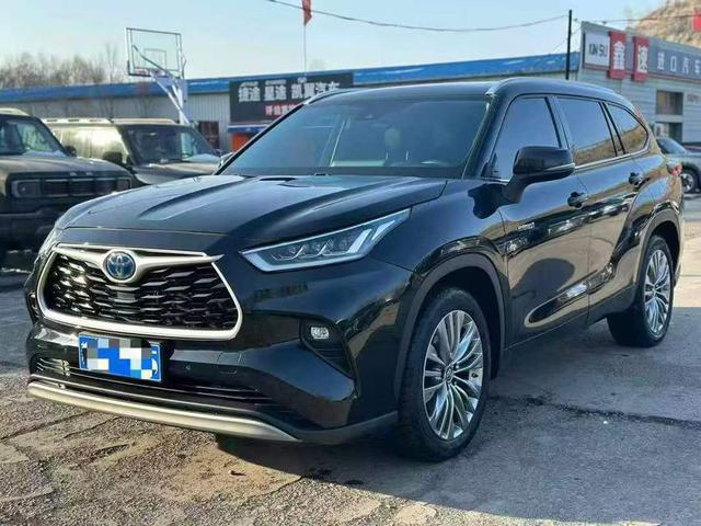 Toyota Haval 2023, 2.5 л, вариатор (CVT), полный, пробег 70 000 км — авто из Китая с пробегом
