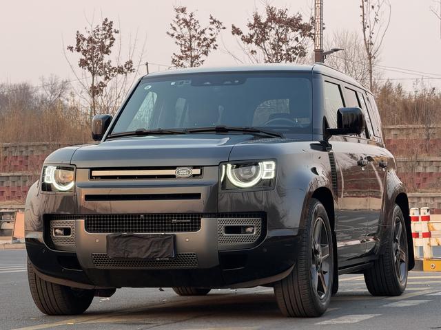 Land Rover Defender 2023, 3 л турбо, автомат, полный, пробег 48 000 км — авто из Китая с пробегом