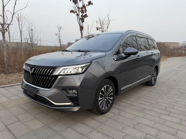 Wuling Jiachen 2022, 1.5 л турбо, вариатор (CVT), передний, пробег 31 000 км — авто из Китая с пробегом