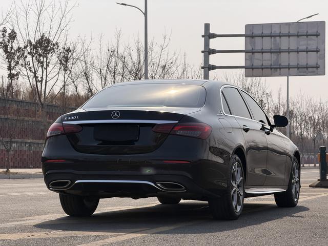 Mercedes-Benz E-Class 2023, фото 4