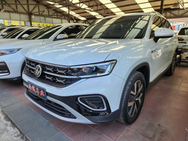 Volkswagen Tayron 2023, 2 л турбо, робот (DCT), передний, пробег 43 000 км — авто из Китая с пробегом