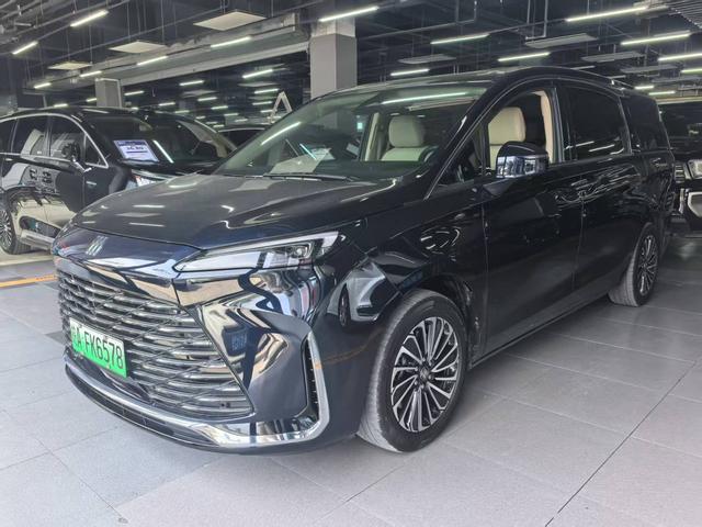 Buick GL8 2025, 1.5 л турбо, 2-ст. DHT (гибридный), передний, пробег 17 000 км — авто из Китая с пробегом