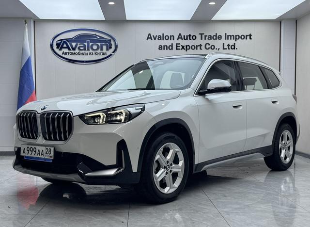 BMW X1 2023, 1.5 л турбо, робот (DCT), передний, пробег 26 000 км — авто из Китая с пробегом