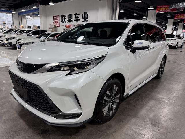 Toyota Grevia 2024, 2.5 л, вариатор (CVT), полный, пробег 100 км — авто из Китая с пробегом