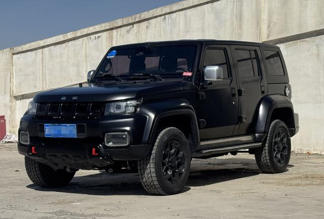 Beijing BJ40 2021, 2 л турбо, автомат, полный, пробег 98 000 км — авто из Китая с пробегом