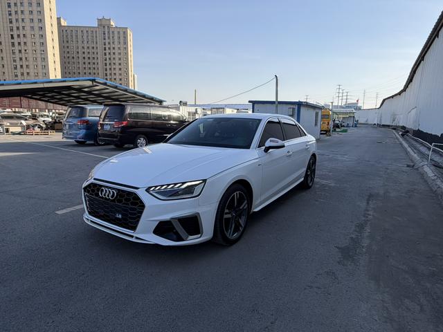 Audi A4L 2021, 2 л турбо, робот (DCT), передний, пробег 90 000 км — авто из Китая с пробегом