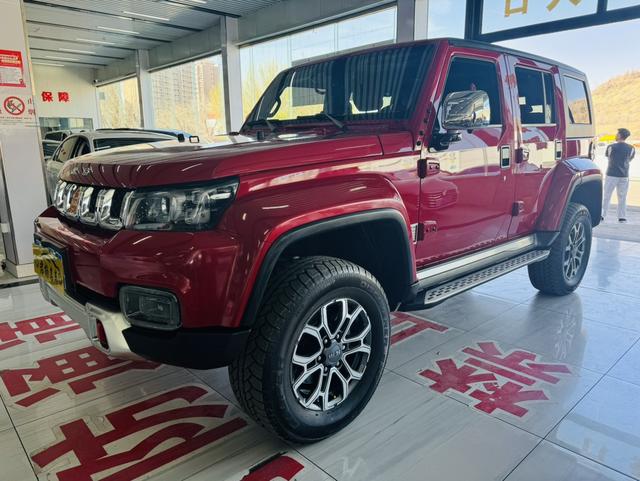 Beijing BJ40 2023, 2 л турбо, автомат, полный, пробег 25 800 км — авто из Китая с пробегом