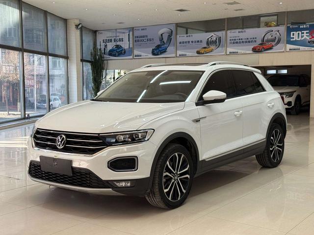 Volkswagen T-Roc 2022, 1.4 л турбо, робот (DCT), передний, пробег 33 000 км — авто из Китая с пробегом