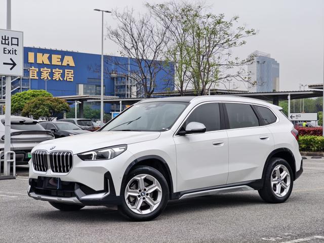 BMW X1 2023, 1.5 л турбо, робот (DCT), передний, пробег 28 000 км — авто из Китая с пробегом