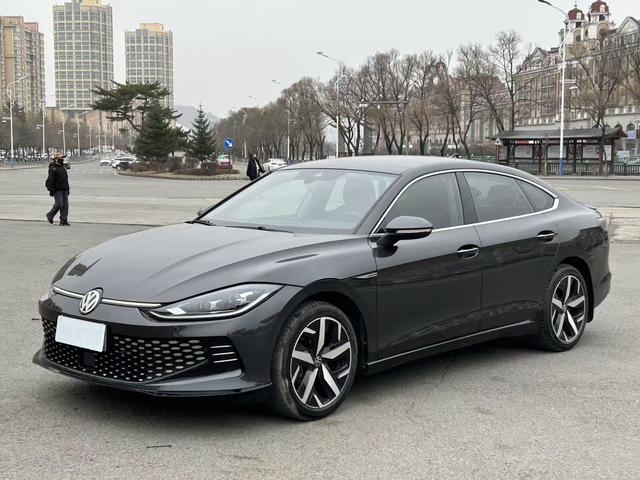 Volkswagen Lingdu 2022, 1.4 л турбо, робот (DCT), передний, пробег 30 000 км — авто из Китая с пробегом