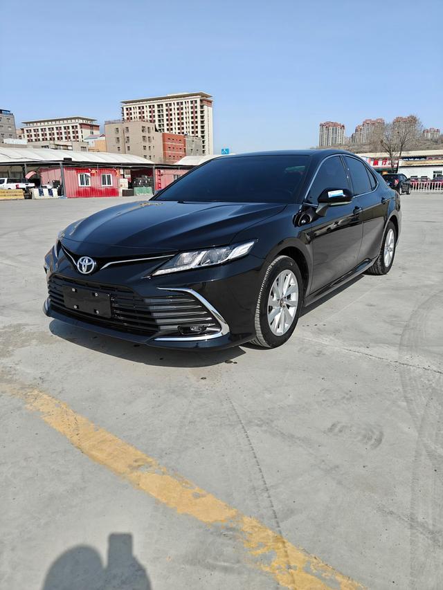 Toyota Camry 2023, 2 л, вариатор (CVT), передний, пробег 58 000 км — авто из Китая с пробегом