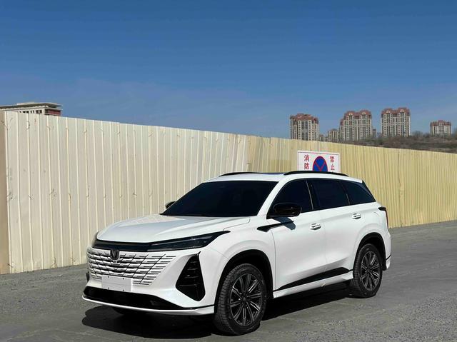 Changan CS75 PLUS 2024, 1.5 л турбо, автомат, передний, пробег 40 000 км — авто из Китая с пробегом