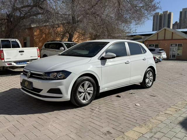 Volkswagen Polo 2023, 1.5 л, автомат, передний, пробег 20 000 км — авто из Китая с пробегом