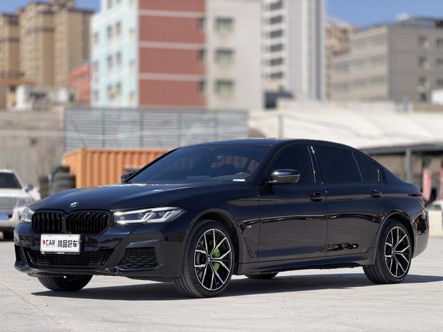 BMW 5 2023, 2 л турбо, автомат, задний, пробег 56 200 км — авто из Китая с пробегом