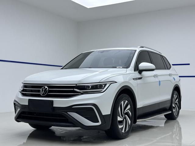 Volkswagen Tiguan 2023, 1.4 л турбо, робот (DCT), передний, пробег 10 000 км — авто из Китая с пробегом