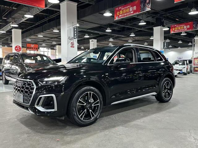 Audi Q5L 2023, 2 л турбо, робот (DCT), полный, пробег 19 000 км — авто из Китая с пробегом