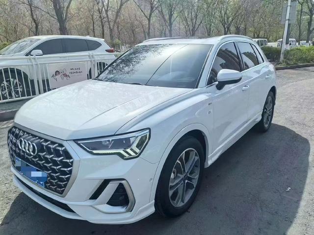 Audi Q3 2024, 2 л турбо, робот (DCT), передний, пробег 20 000 км — авто из Китая с пробегом
