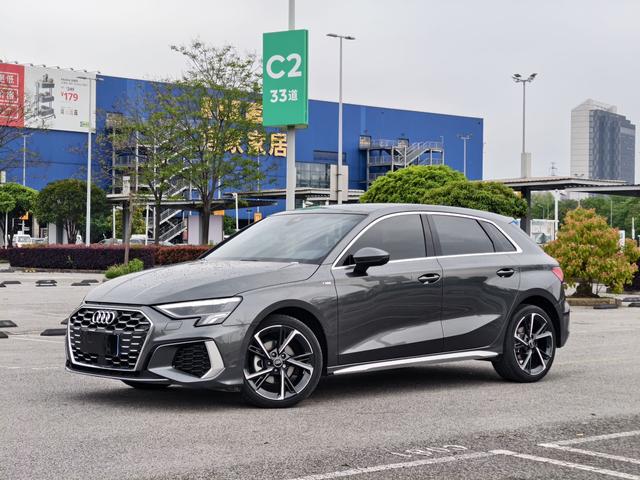 Audi A3 2023, 1.4 л турбо, робот (DCT), передний, пробег 27 000 км — авто из Китая с пробегом