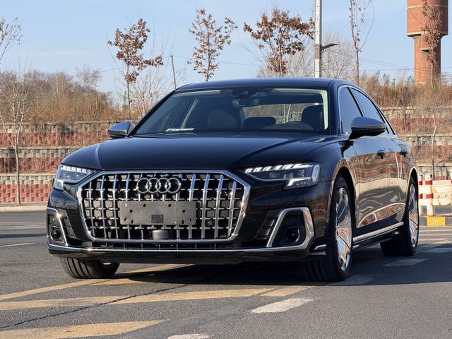Audi A8 2024, 3 л турбо, автомат, полный, пробег 14 000 км — авто из Китая с пробегом