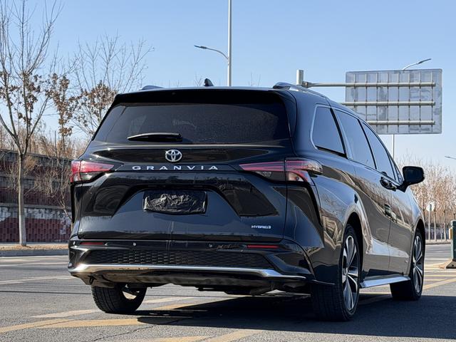 Toyota Grevia 2024, фото 5