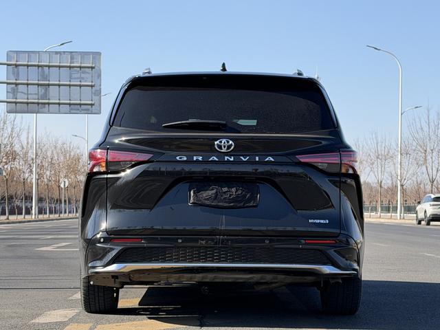 Toyota Grevia 2024, фото 6