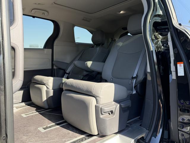 Toyota Grevia 2024, фото 9