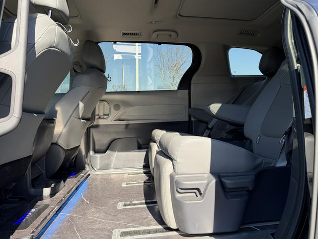 Toyota Grevia 2024, фото 10
