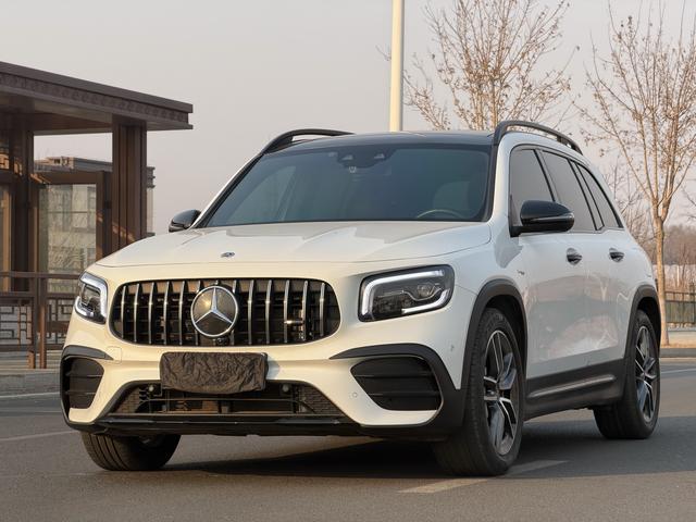 Mercedes-Benz GLB 2023, 2 л турбо, робот (DCT), полный, пробег 36 000 км — авто из Китая с пробегом