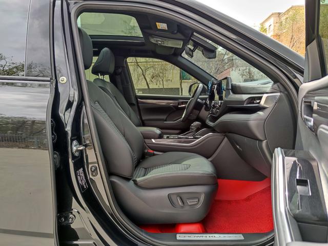 Toyota Crown 2023, фото 8