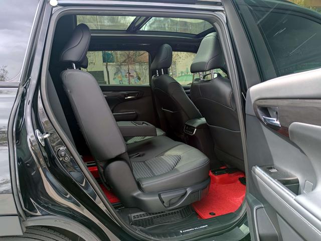 Toyota Crown 2023, фото 11