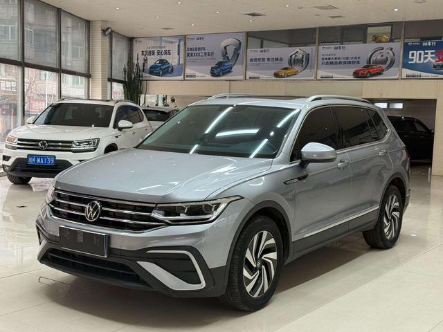 Volkswagen Tiguan 2023, 1.4 л турбо, робот (DCT), передний, пробег 20 000 км — авто из Китая с пробегом