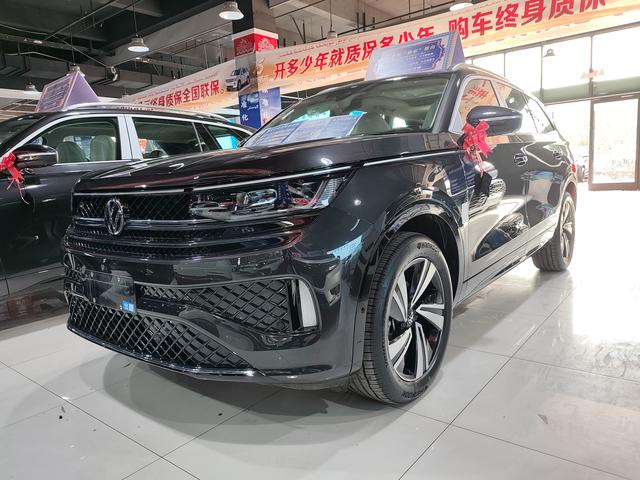 Volkswagen Tiguan 2025, 2 л турбо, робот (DCT), полный, пробег 100 км — авто из Китая с пробегом