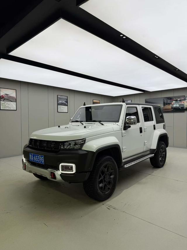 Beijing BJ40 2021, 2.3 л турбо, автомат, полный, пробег 40 000 км — авто из Китая с пробегом
