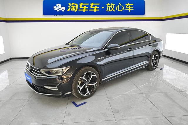 Volkswagen Passat 2023, 2 л турбо, робот (DCT), передний, пробег 78 300 км — авто из Китая с пробегом