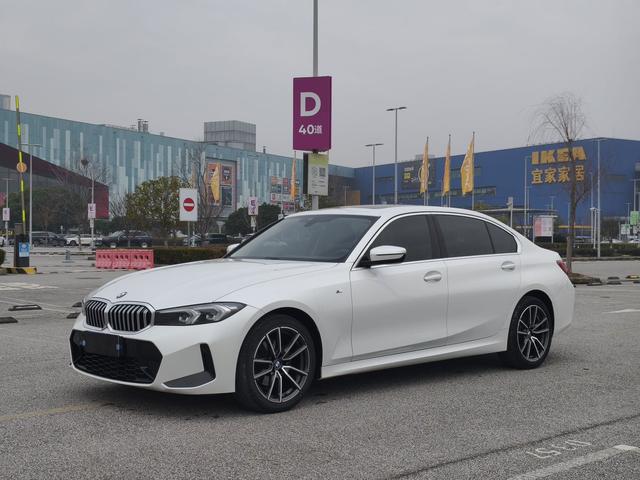 BMW 3 2023, 2 л турбо, автомат, задний, пробег 31 000 км — авто из Китая с пробегом