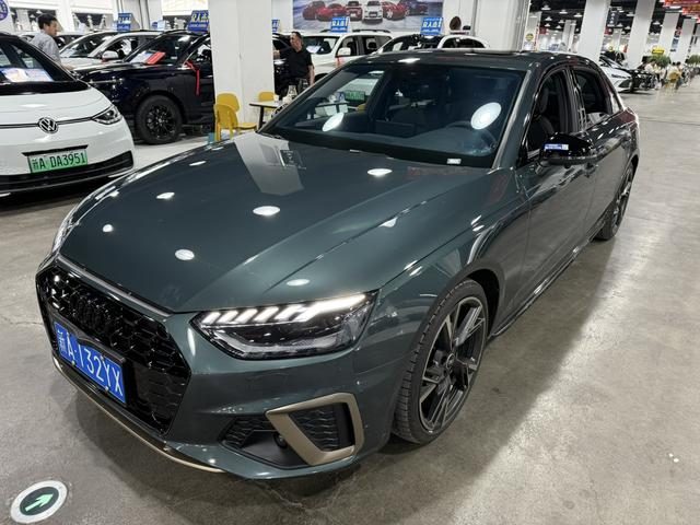 Audi A4L 2024, 2 л турбо, робот (DCT), полный, пробег 12 000 км — авто из Китая с пробегом