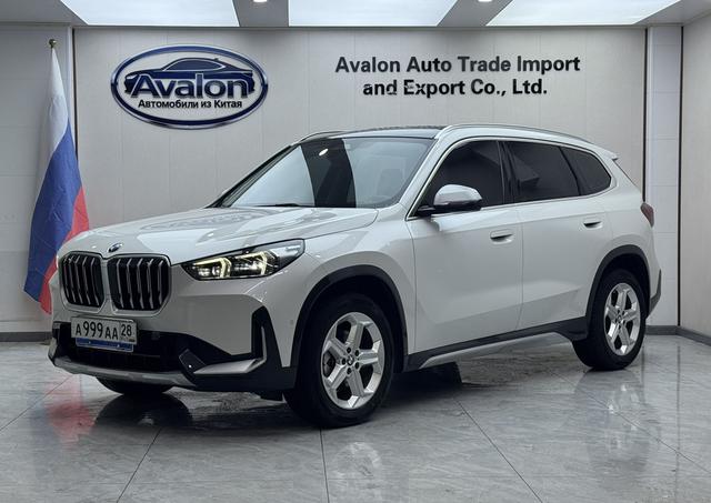 BMW X1 2023, 1.5 л турбо, робот (DCT), передний, пробег 55 000 км — авто из Китая с пробегом