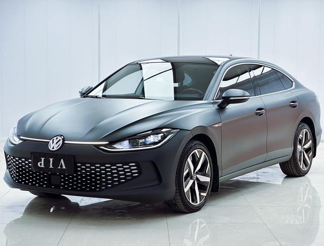 Volkswagen Lingdu 2023, 1.4 л турбо, робот (DCT), передний, пробег 26 000 км — авто из Китая с пробегом