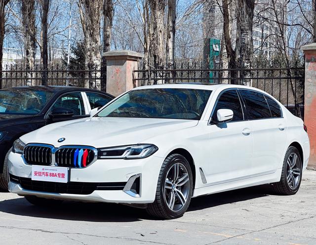 BMW 5 2022, 2 л турбо, автомат, задний, пробег 53 100 км — авто из Китая с пробегом