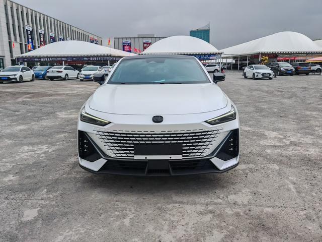 Changan UNI-V 2024, фото 3
