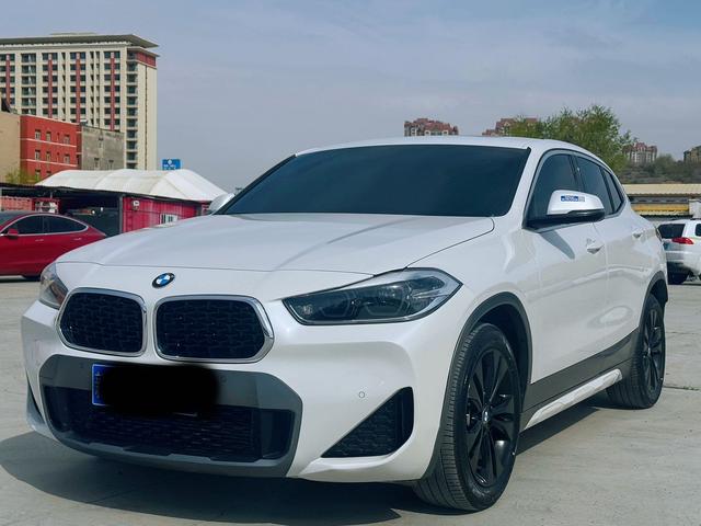 BMW X2 2023, 2 л турбо, робот (DCT), передний, пробег 70 000 км — авто из Китая с пробегом
