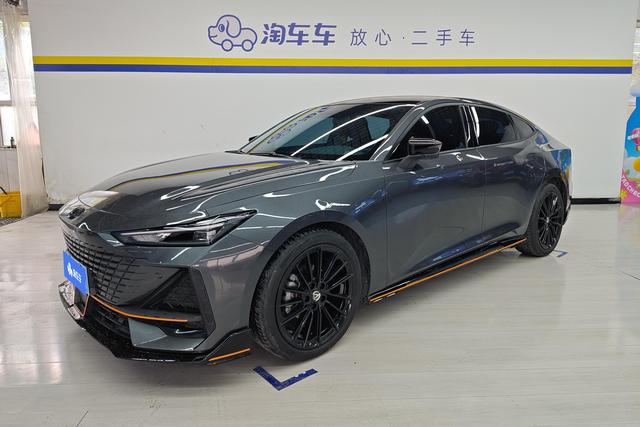 Changan UNI-V 2022, 1.5 л турбо, робот (DCT), передний, пробег 28 100 км — авто из Китая с пробегом